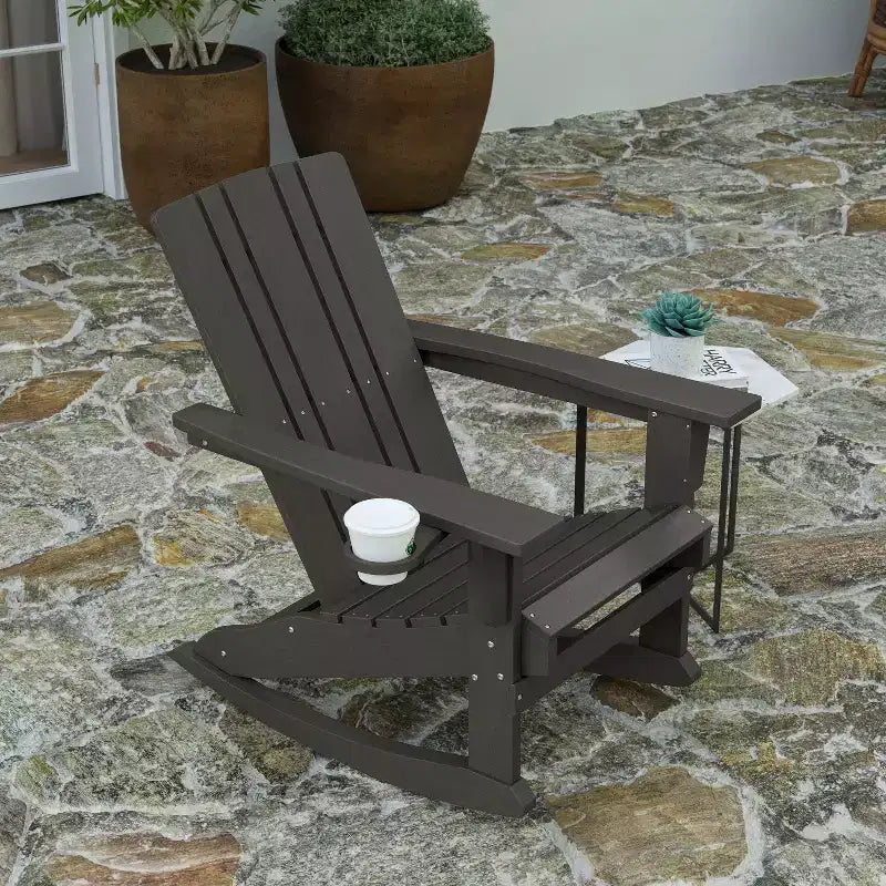 Sedia Adirondack in HDPE Merrick Lane con portabicchieri e pouf estraibile, sedia per interni/esterni in HDPE per tutte le stagioni