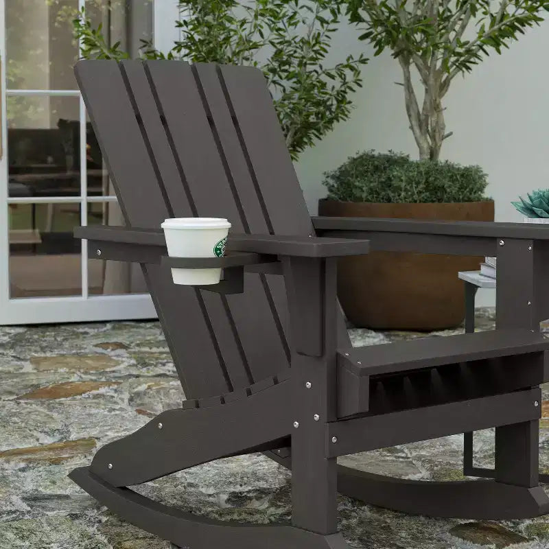 Sedia Adirondack in HDPE Merrick Lane con portabicchieri e pouf estraibile, sedia per interni/esterni in HDPE per tutte le stagioni