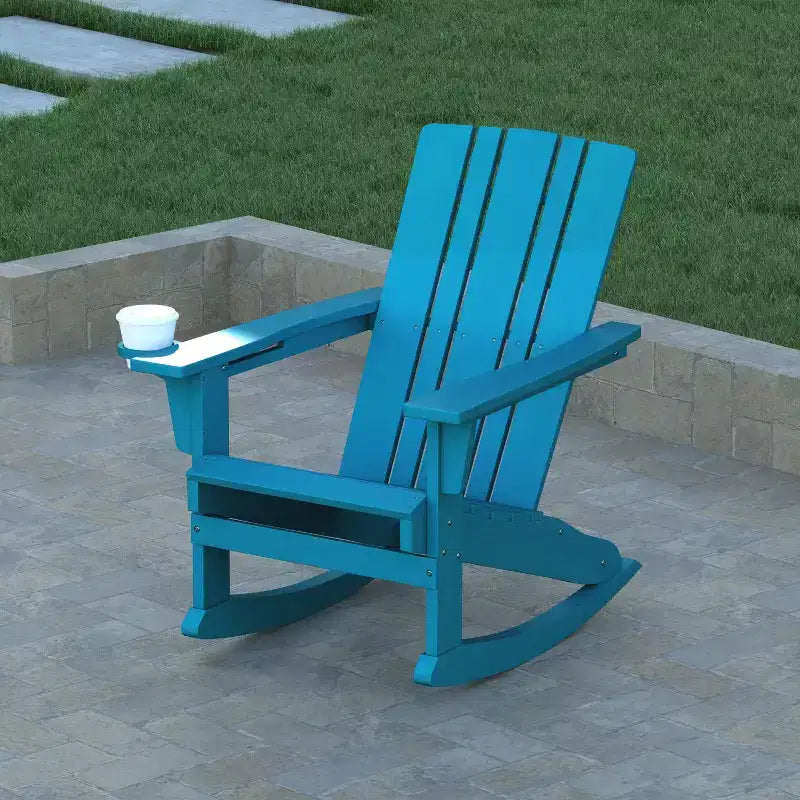 Poltrona a dondolo Adirondack Emma e Oliver con portabicchieri, poltrona a dondolo Adirondack in HDPE resistente alle intemperie