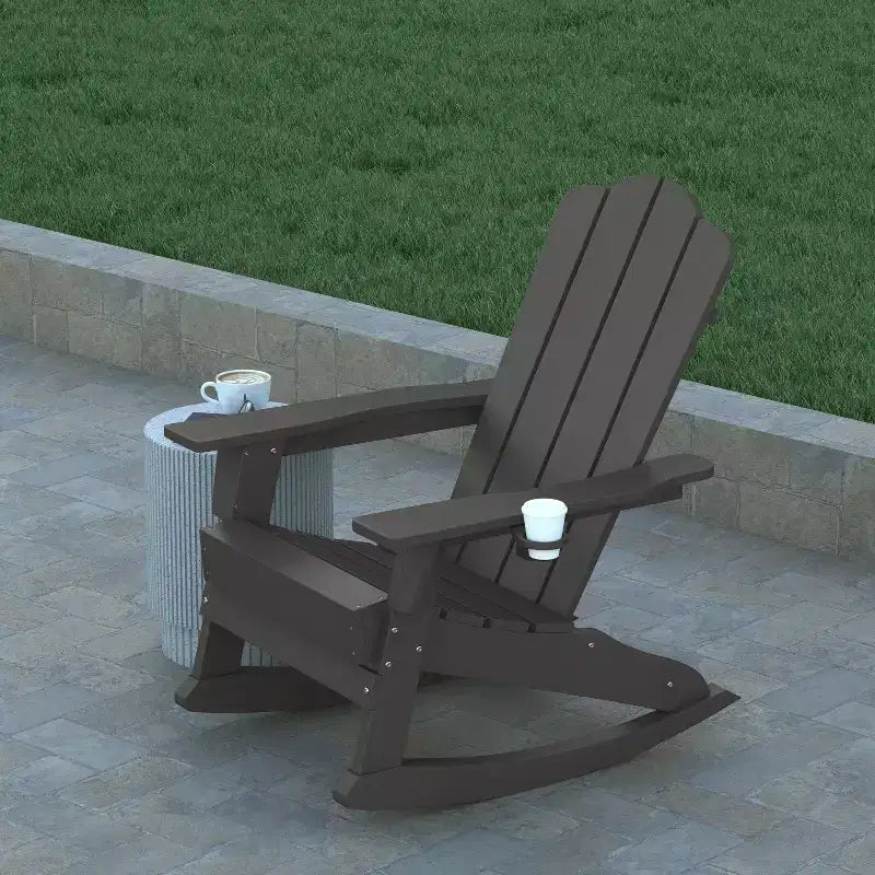 Poltrona a dondolo Adirondack Emma e Oliver con portabicchieri, poltrona a dondolo Adirondack in HDPE resistente alle intemperie