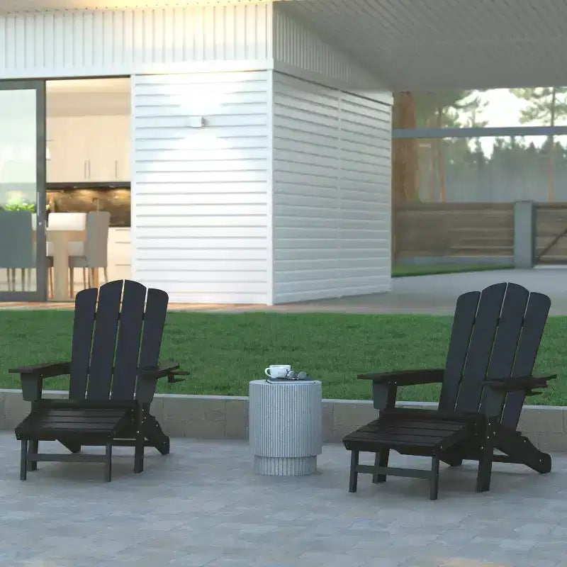 Set di 2 sedie Adirondack Emma e Oliver con portabicchieri e pouf estraibile, sedie a sdraio per interni/esterni in HDPE per tutte le stagioni