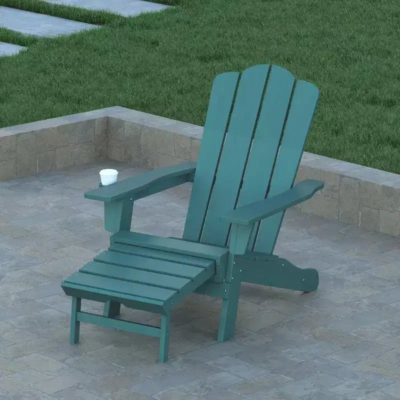 Sedia Adirondack Emma and Oliver con portabicchiere e pouf estraibile, sedia a sdraio per interni/esterni in HDPE per tutte le stagioni