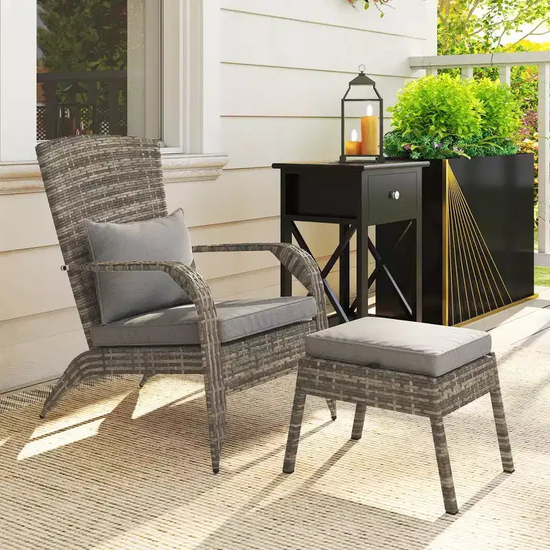 Sedia Adirondack in vimini Outsunny con poggiapiedi, poltrona da braciere con cuscino