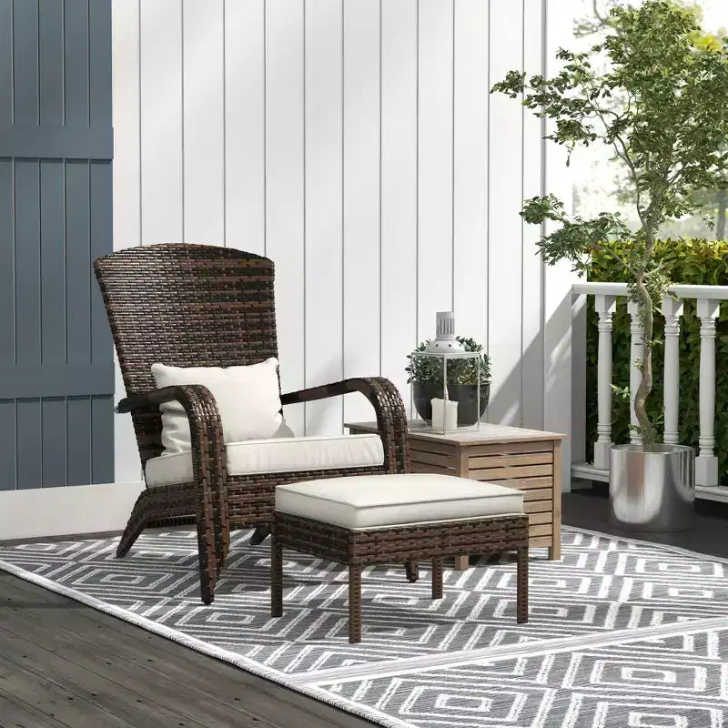 Sedia Adirondack in vimini Outsunny con poggiapiedi, poltrona da braciere con cuscino