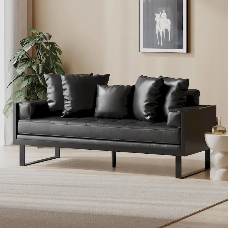 Divanetto oversize imbottito in ecopelle Gilmans con cuscini decorativi di Christopher Knight Home