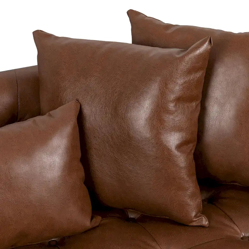 Divanetto oversize imbottito in ecopelle Gilmans con cuscini decorativi di Christopher Knight Home