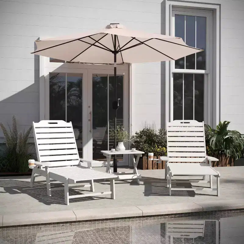 Flash Furniture Monterey Set Adirondack Commerciale 3 Pezzi per Interni/Esterni con 2 Lettini Reclinabili in HDPE con Portabicchieri e Tavolino Pieghevole