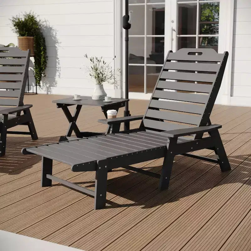 Set 3 Pezzi di Sedie/Tavolo Adirondack Merrick Lane per Uso Interno/Esterno con 2 Sedie a Sdraio Regolabili con Portabicchieri e Tavolino Pieghevole