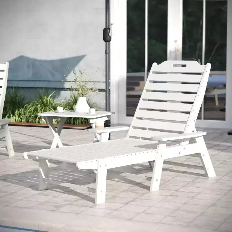 Emma and Oliver Set 3 Pezzi per Interni/Esterni con 2 Lettini Adirondack Regolabili in Poliresina con Portabicchieri Girevoli e Tavolino Pieghevole