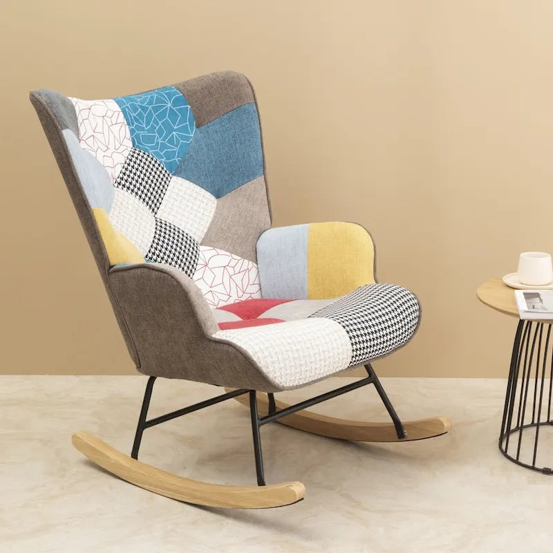 Poltrona a dondolo Mid-Century in tessuto con gambe in legno e lino patchwork
