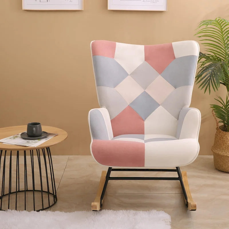Poltrona a dondolo Mid-Century in tessuto con gambe in legno e lino patchwork