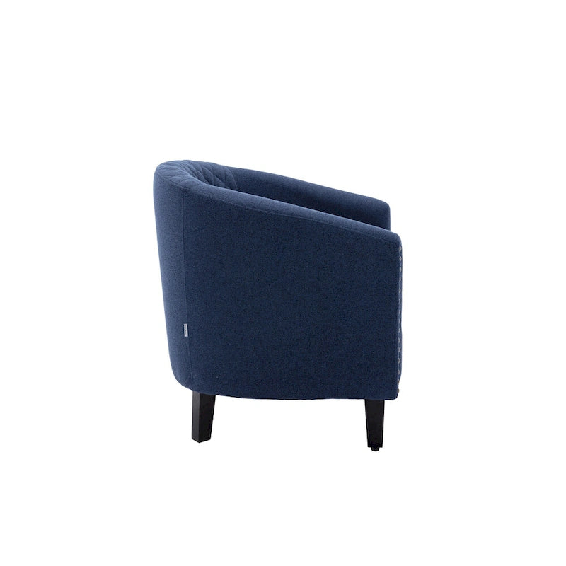 Poltrona a barilotto Accent, sedia da salotto con borchie e gambe in legno massiccio
