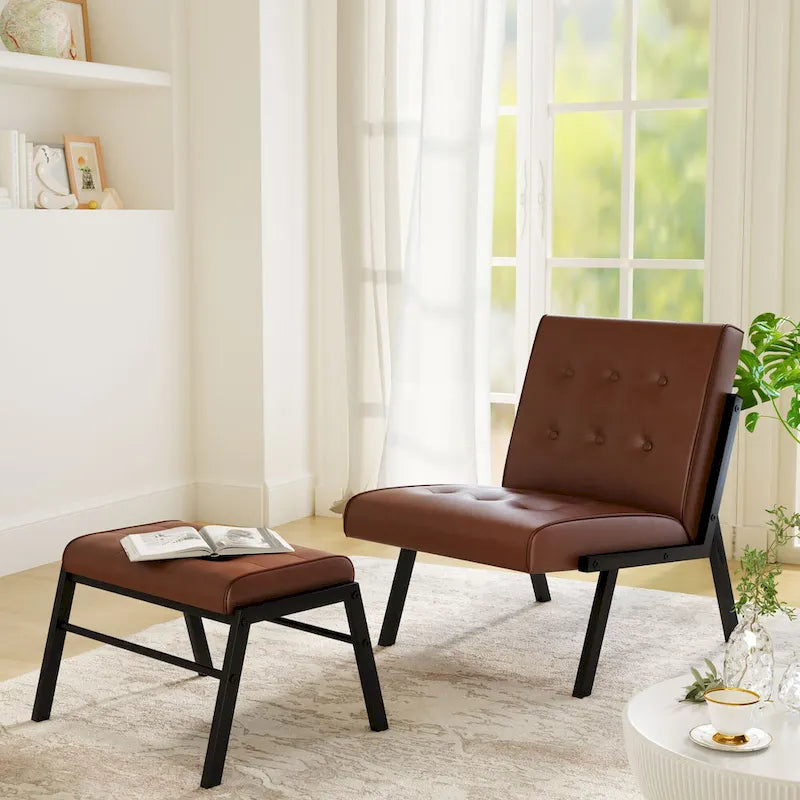 Mieres Poltrona di design di metà secolo in similpelle con poggiapiedi, sedia senza braccioli trapuntata, larga 60 cm, per soggiorno