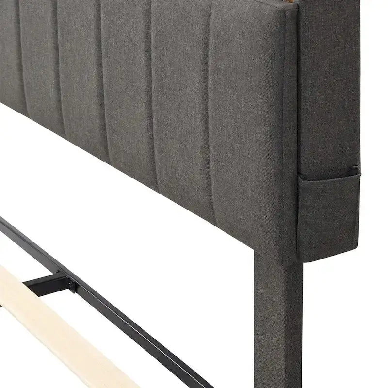 Letto a piattaforma imbottito Merax con testiera contenitore e porta USB
