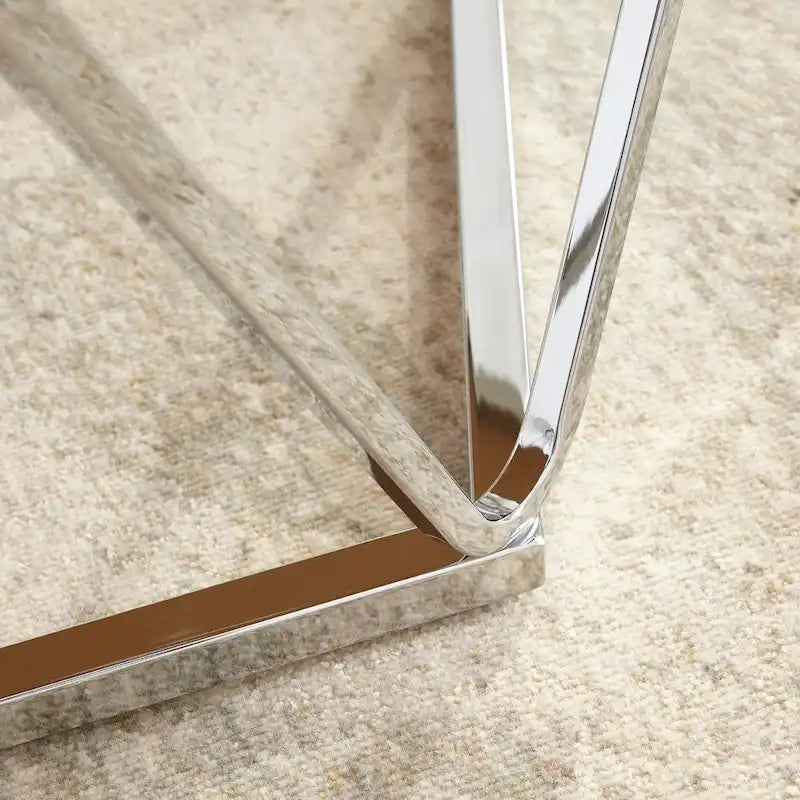 Tavolino rotondo SEI Furniture Henderson con finitura argento e finto marmo