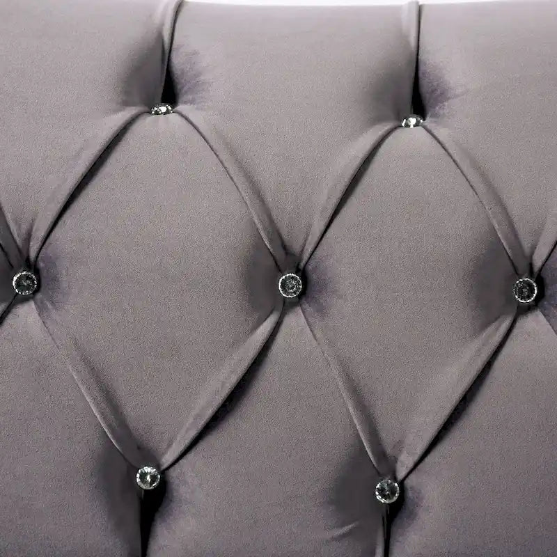 Divano Addae Glam in Velluto Grigio con Bottoni Trapuntati di Furniture of America