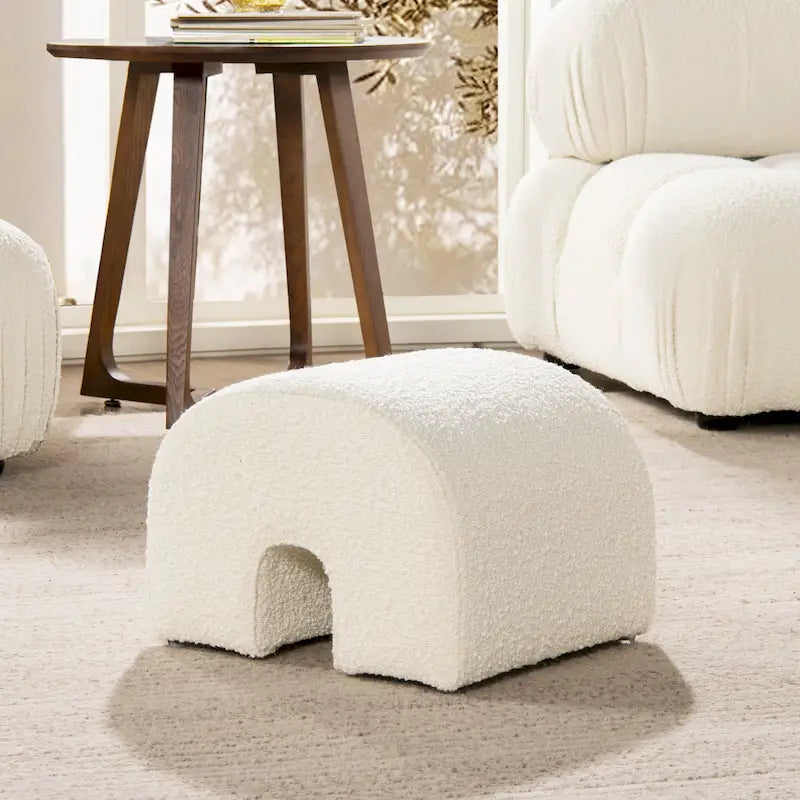 Pouf poggiapiedi arcuato rivestito in finto sherpa Bridge 16 Boucle