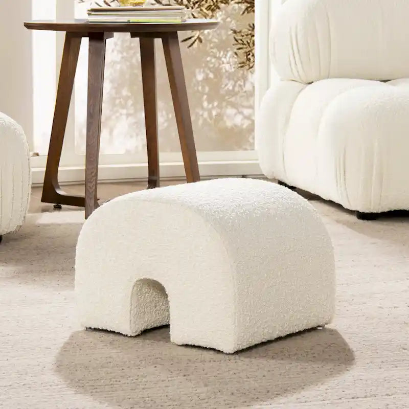 Pouf poggiapiedi arcuato rivestito in finto sherpa Bridge 16 Boucle