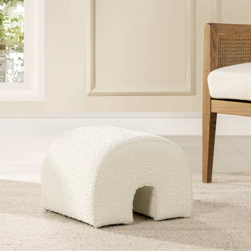 Pouf poggiapiedi arcuato rivestito in finto sherpa Bridge 16 Boucle