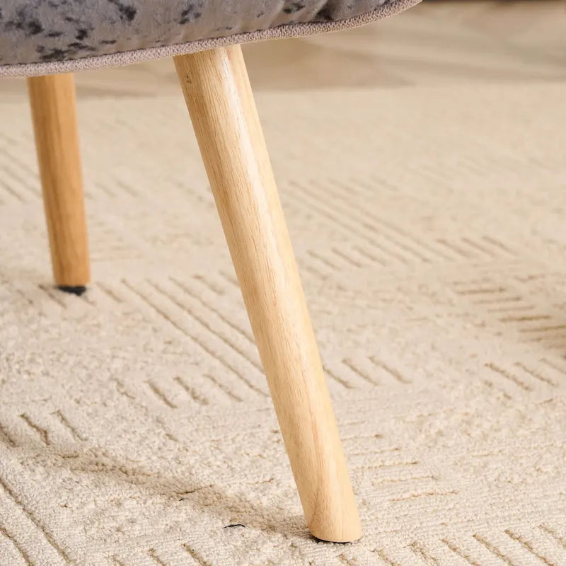 Poltrona ad ala imbottita FERPIT con gambe e livellatori in legno di gomma