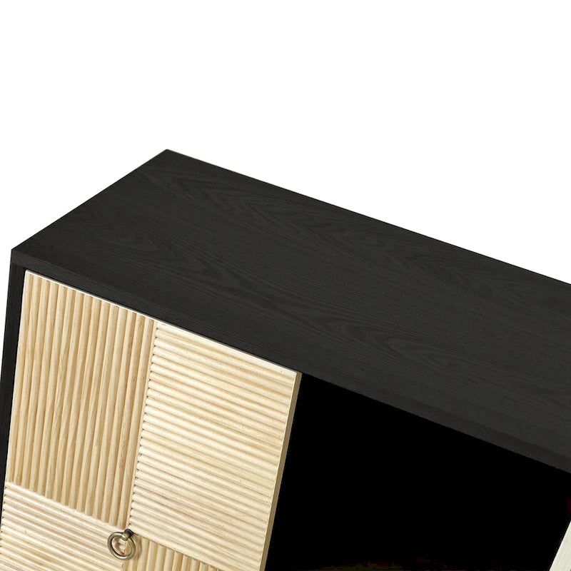 Mobile a 4 ante con ante decorate a effetto intaglio