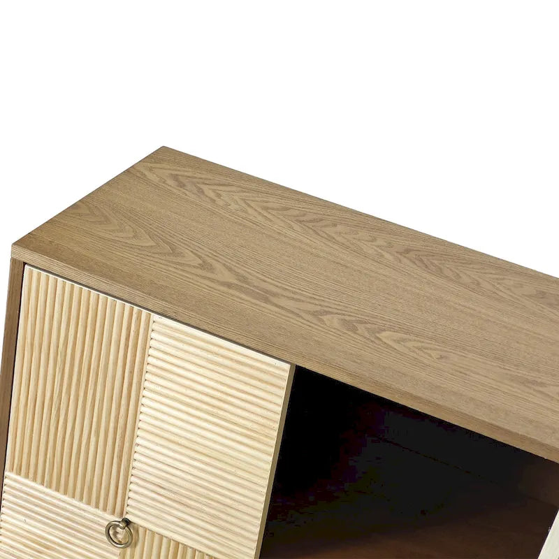 Mobile a 4 ante con ante decorate a effetto intaglio