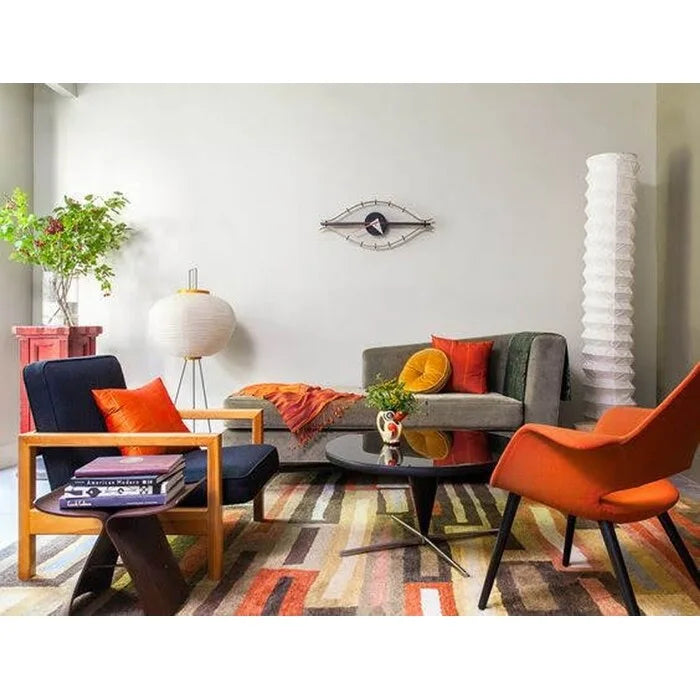 Poltroncina da pranzo imbottita moderna di metà secolo, organica, con gambe in legno di noce