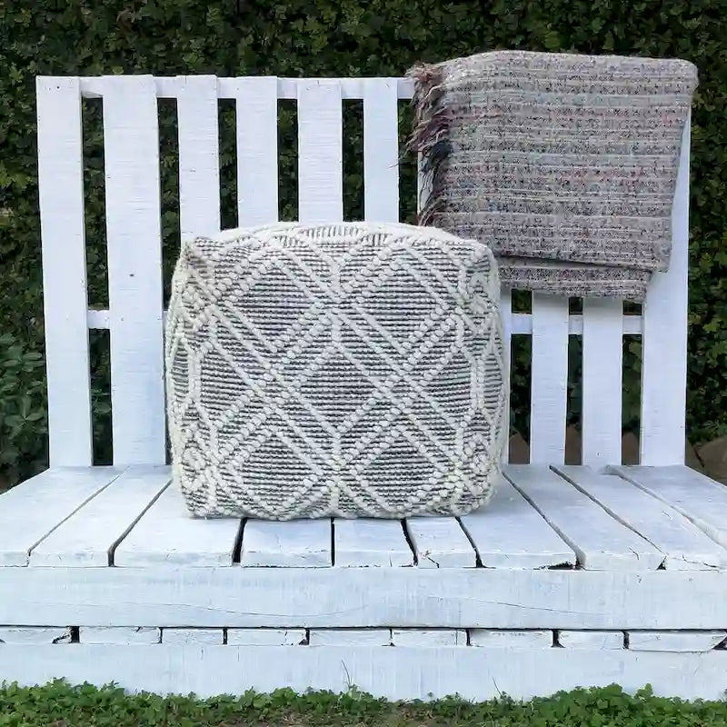 Pouf poggiapiedi Loominaire fatto a mano in lana Addo e fibra naturale di cotone, per salotto, camera da letto e soggiorno (40x40x40 cm)