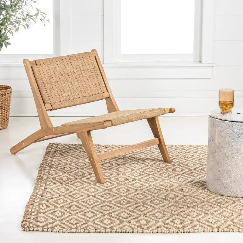 Poltrona lounge senza braccioli Hartley Mid-Century Modern in legno con erba marina intrecciata, naturale di JONATHAN Y