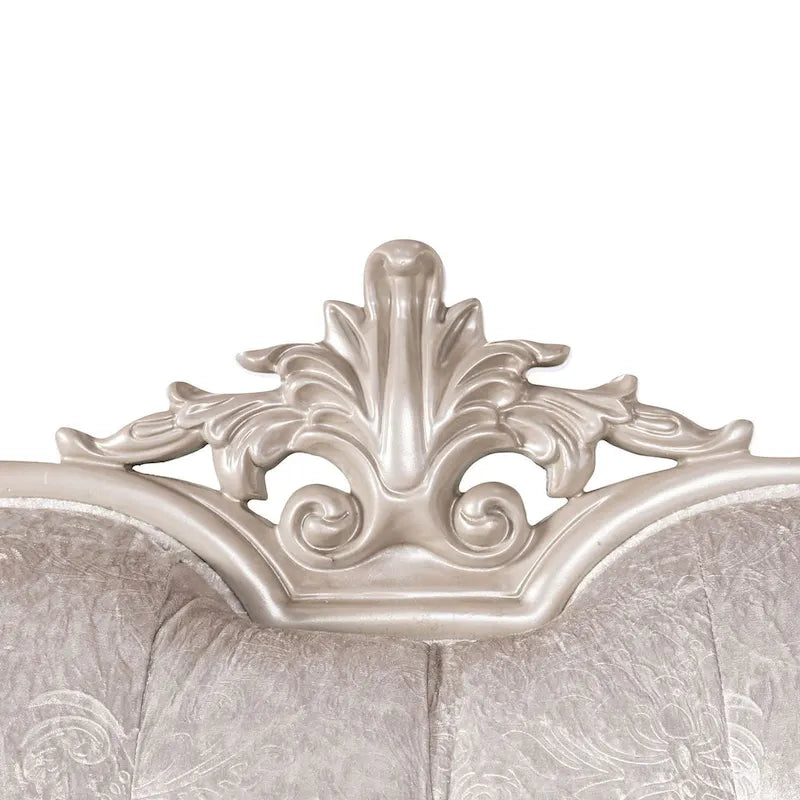 Set divani tradizionale Clarissa di Furniture of America con schienale trapuntato a bottoni e cuscini decorativi