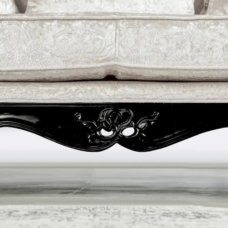 Set divani tradizionale Clarissa di Furniture of America con schienale trapuntato a bottoni e cuscini decorativi