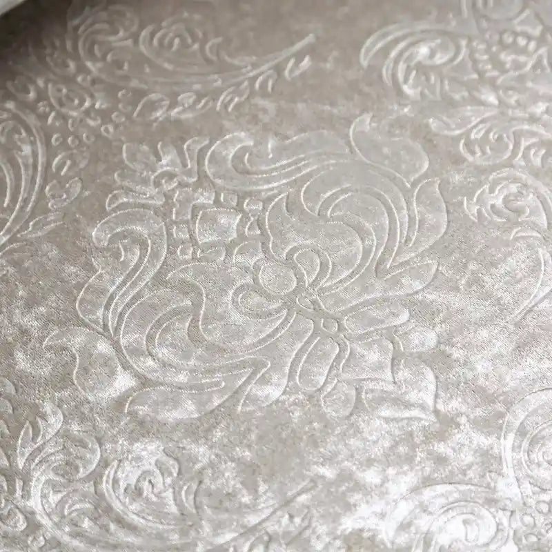 Set divani tradizionale Clarissa di Furniture of America con schienale trapuntato a bottoni e cuscini decorativi