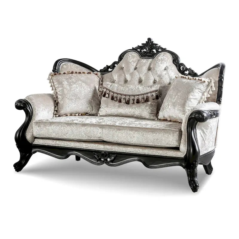 Set divani tradizionale Clarissa di Furniture of America con schienale trapuntato a bottoni e cuscini decorativi