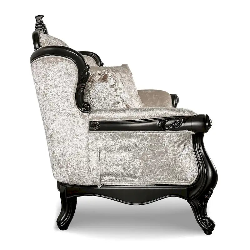 Set divani tradizionale Clarissa di Furniture of America con schienale trapuntato a bottoni e cuscini decorativi