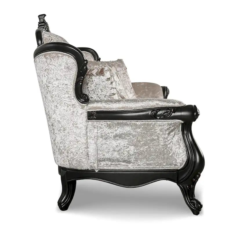 Set divani tradizionale Clarissa di Furniture of America con schienale trapuntato a bottoni e cuscini decorativi
