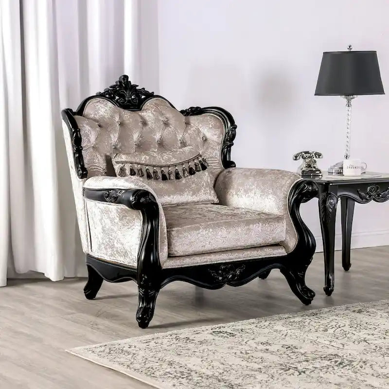 Set divani tradizionale Clarissa di Furniture of America con schienale trapuntato a bottoni e cuscini decorativi