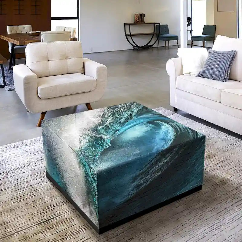 Tavolino da Cocktail in Vetro Artistico Smussato con Stampa Inversa Sapphire Sea e Base a Plinto Nera