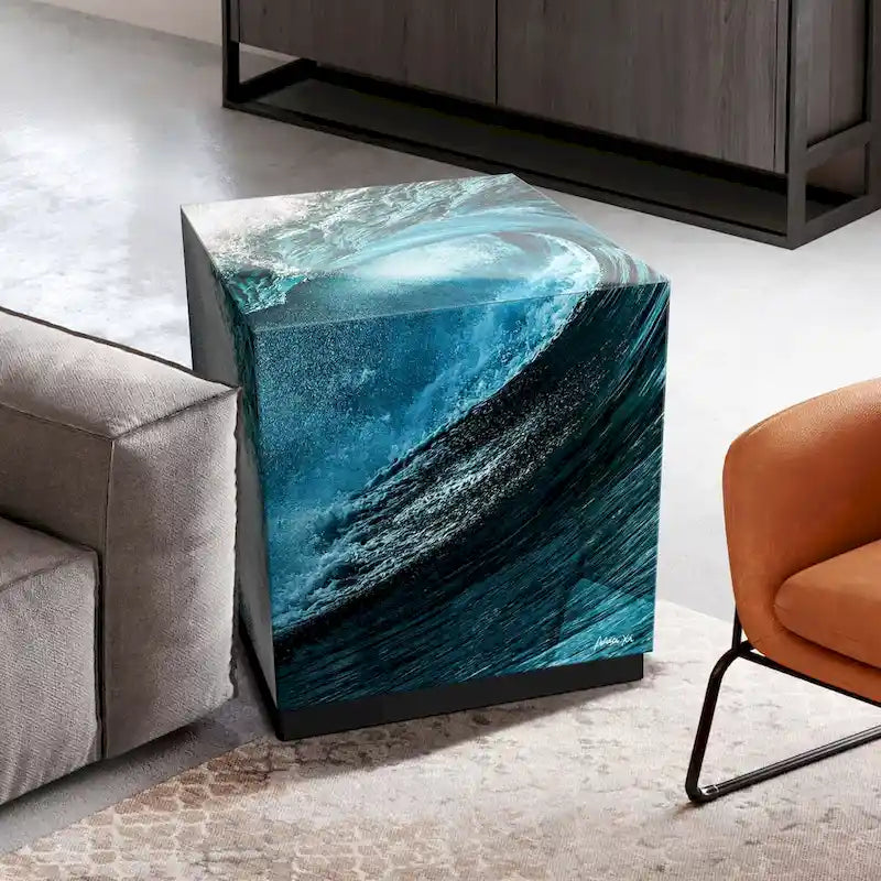 Tavolino da Cocktail in Vetro Artistico Smussato con Stampa Inversa Sapphire Sea e Base a Plinto Nera