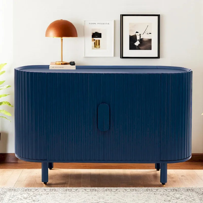 Credenza di lusso leggera con ripiani regolabili e ampio spazio di archiviazione