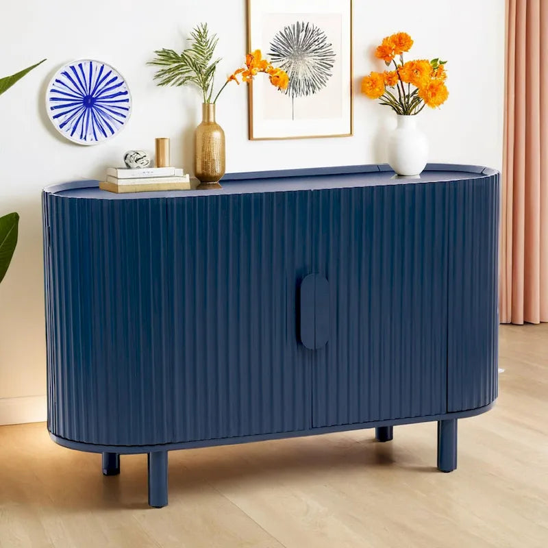 Credenza di lusso leggera con ripiani regolabili e ampio spazio di archiviazione