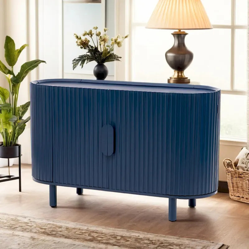 Credenza di lusso leggera con ripiani regolabili e ampio spazio di archiviazione