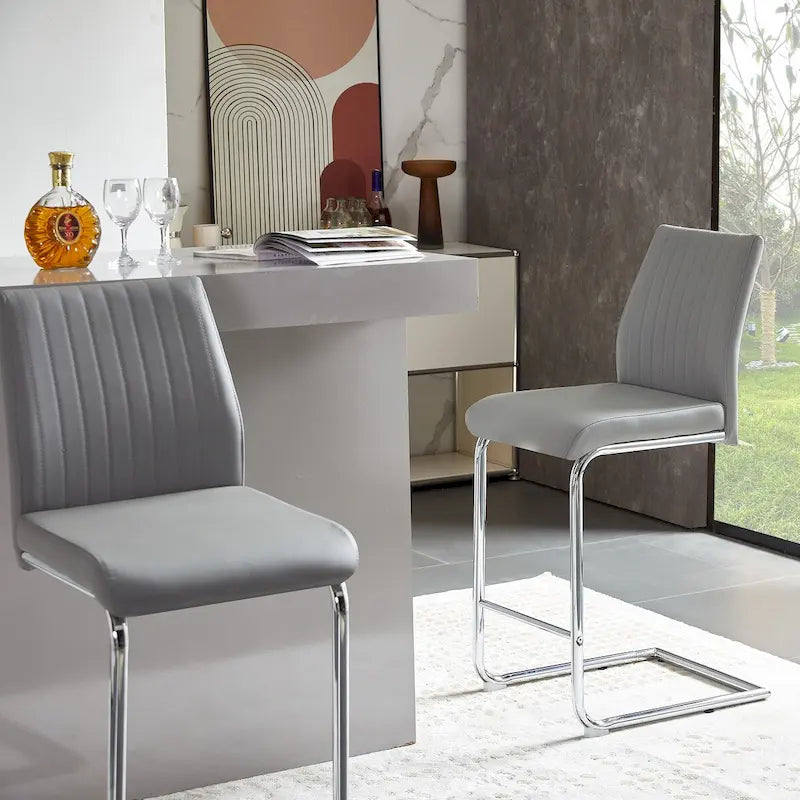 Sedia da bar moderna semplice grigio chiaro in pelle PU con tubo di metallo cromato, ristorante, set di 2 sedie da bar per la casa