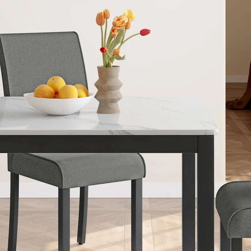 Set da pranzo Corvus Fowey da 5 pezzi, tavolo in MDF con adesivo effetto marmo e 4 sedie imbottite