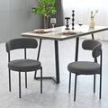 Set di 2 sedie da pranzo moderne rotonde imbottite in Boucle, schienale curvo e gambe in metallo nero verniciato a spruzzo