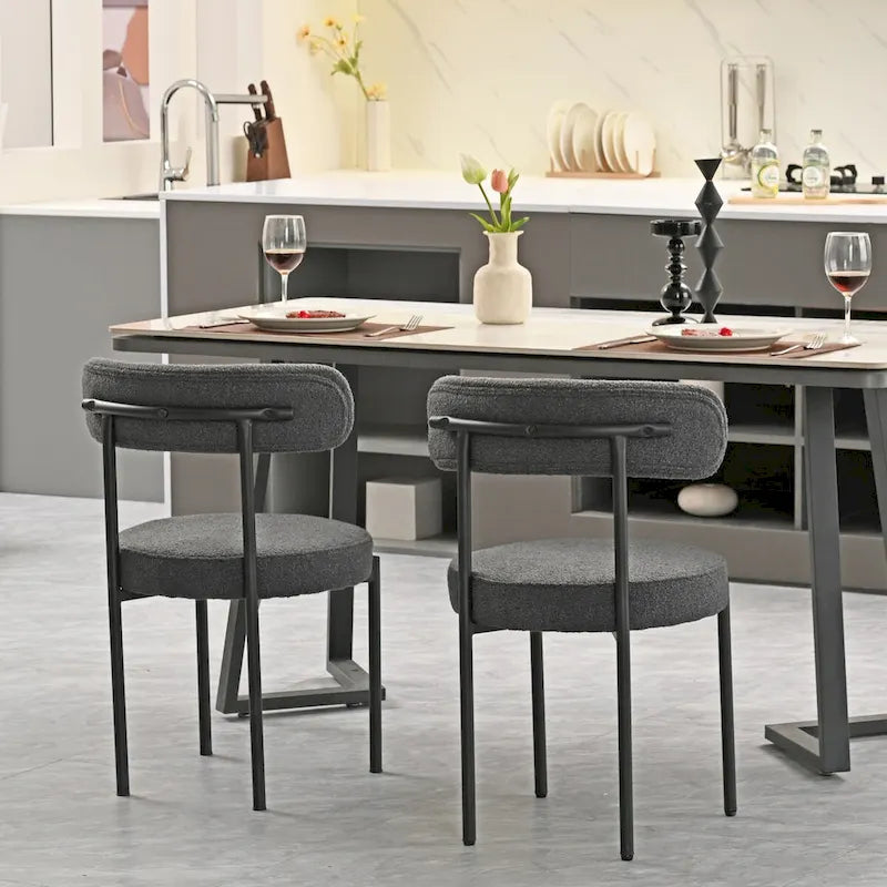 Set di 2 sedie da pranzo moderne rotonde imbottite in Boucle, schienale curvo e gambe in metallo nero verniciato a spruzzo