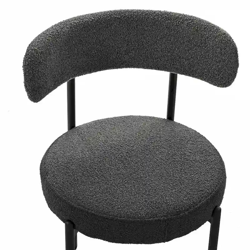 Set di 2 sedie da pranzo moderne rotonde imbottite in Boucle, schienale curvo e gambe in metallo nero verniciato a spruzzo