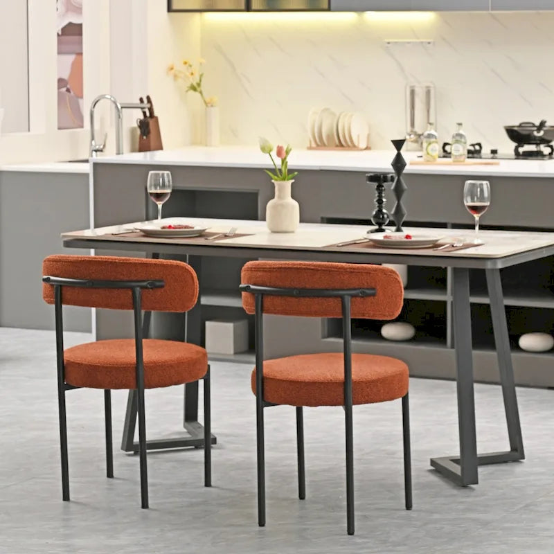 Set di 2 sedie da pranzo moderne rotonde imbottite in Boucle, schienale curvo e gambe in metallo nero verniciato a spruzzo