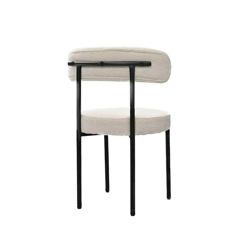 Set di 2 sedie da pranzo moderne rotonde imbottite in Boucle, schienale curvo e gambe in metallo nero verniciato a spruzzo