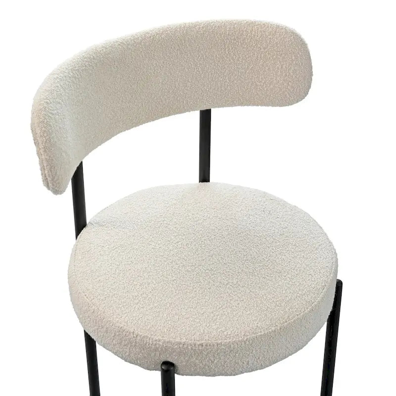 Set di 2 sedie da pranzo moderne rotonde imbottite in Boucle, schienale curvo e gambe in metallo nero verniciato a spruzzo