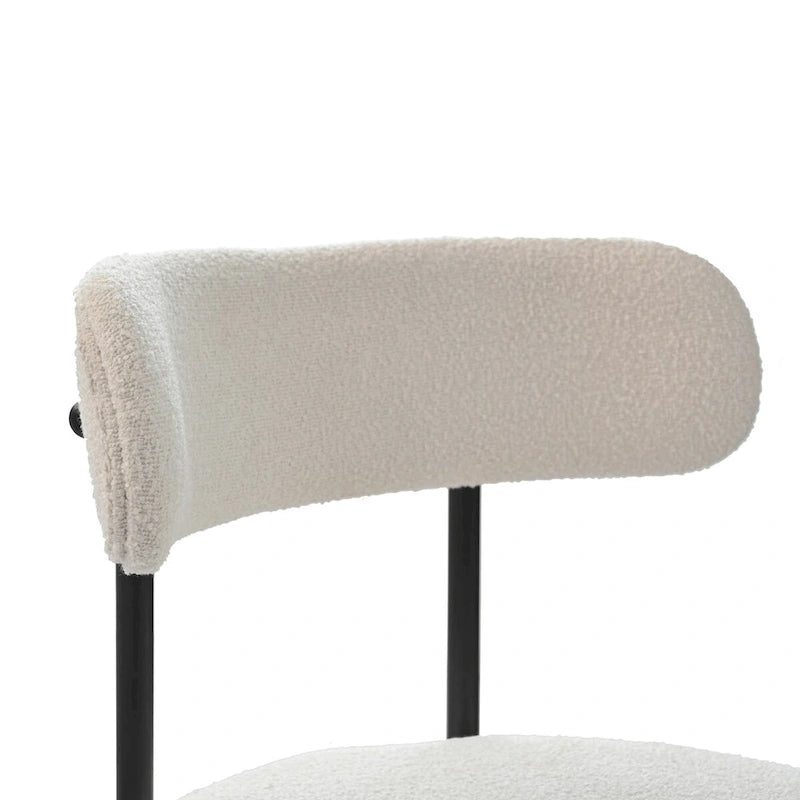 Set di 2 sedie da pranzo moderne rotonde imbottite in Boucle, schienale curvo e gambe in metallo nero verniciato a spruzzo